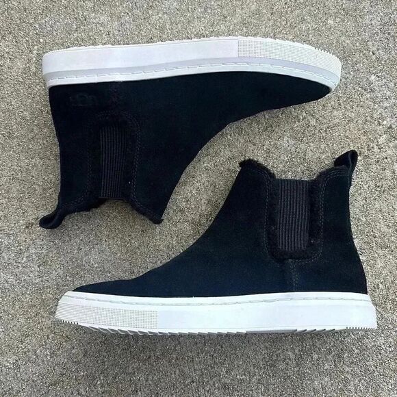 Ugg Alameda Chelsea Black Sneaker Boot Women’s Size 6 - Picture 2 of 11